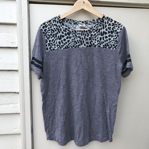 🐾Victoria’s Secret PINK T-shirt Gray Leopard🐾